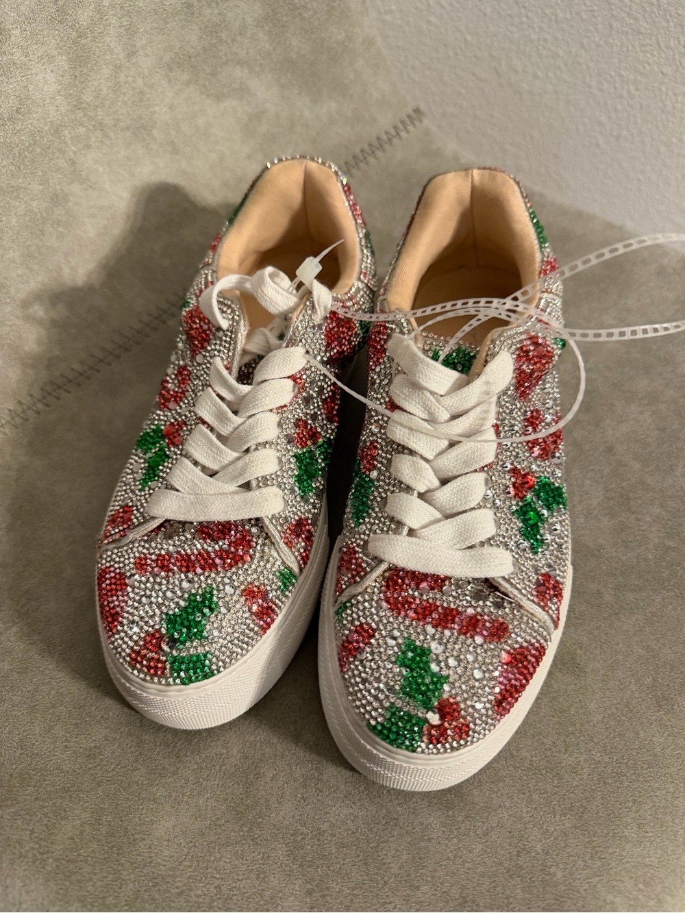 NWT Betsey Johnson Sidny Holiday Holly Print Rhinestone Platform Sneakers Sz 6,5 - Picture 16 of 16